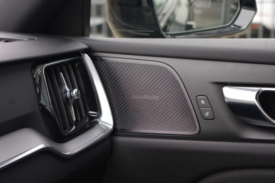 Volvo V60 2.0 T8 Recharge 390 PK AWD R-Design PHEV, Trekhaak, 360 Camera, Memory, H/K Sound, Adap. Cruise Control