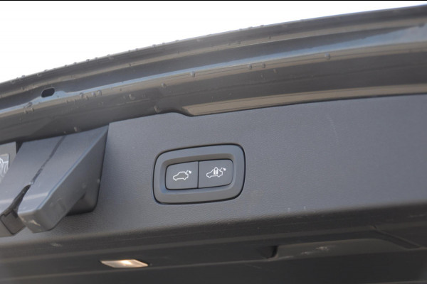 Volvo V60 T6 340PK Automaat Recharge AWD Inscription Trekhaak / Adaptieve cruise control /BLIS / Parkeersensoren met camera / Stoel - en stuurwielverwarming / Elektrische stoelen met geheugen / Getint glas / Apple carplay / Keyless entry / Elektrische achterklep