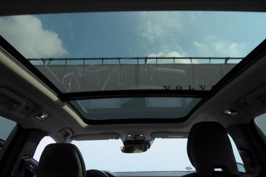 Volvo V60 T6 340PK Automaat Recharge AWD Inscription Trekhaak / Adaptieve cruise control /BLIS / Parkeersensoren met camera / Stoel - en stuurwielverwarming / Elektrische stoelen met geheugen / Getint glas / Apple carplay / Keyless entry / Elektrische achterklep