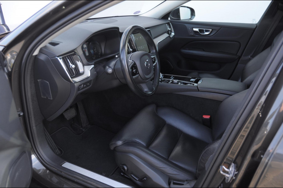Volvo V60 T6 340PK Automaat Recharge AWD Inscription Trekhaak / Adaptieve cruise control /BLIS / Parkeersensoren met camera / Stoel - en stuurwielverwarming / Elektrische stoelen met geheugen / Getint glas / Apple carplay / Keyless entry / Elektrische achterklep