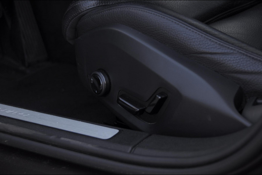 Volvo V60 T6 340PK Automaat Recharge AWD Inscription Trekhaak / Adaptieve cruise control /BLIS / Parkeersensoren met camera / Stoel - en stuurwielverwarming / Elektrische stoelen met geheugen / Getint glas / Apple carplay / Keyless entry / Elektrische achterklep