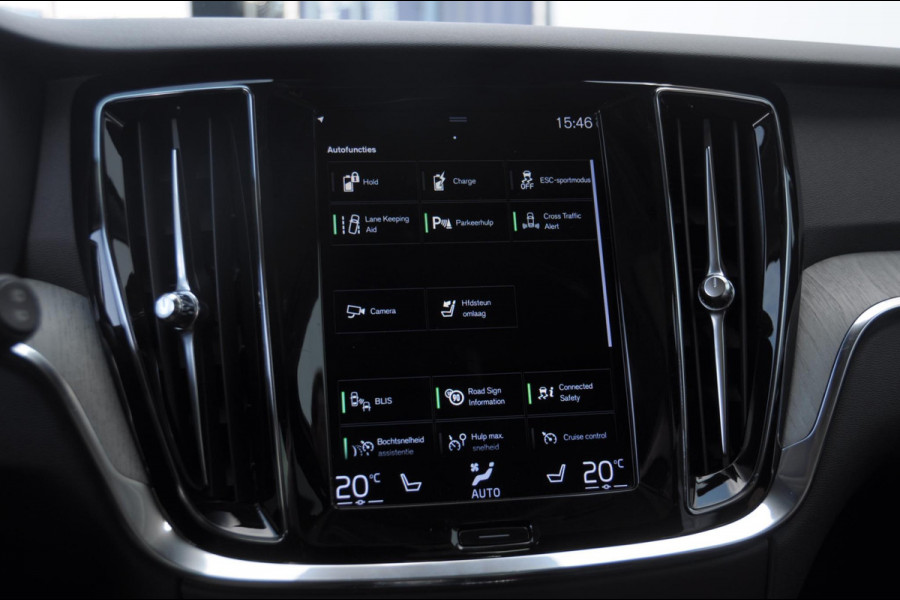 Volvo V60 T6 340PK Automaat Recharge AWD Inscription Trekhaak / Adaptieve cruise control /BLIS / Parkeersensoren met camera / Stoel - en stuurwielverwarming / Elektrische stoelen met geheugen / Getint glas / Apple carplay / Keyless entry / Elektrische achterklep