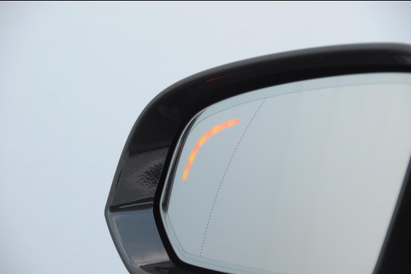 Volvo V60 T6 340PK Automaat Recharge AWD Inscription Trekhaak / Adaptieve cruise control /BLIS / Parkeersensoren met camera / Stoel - en stuurwielverwarming / Elektrische stoelen met geheugen / Getint glas / Apple carplay / Keyless entry / Elektrische achterklep