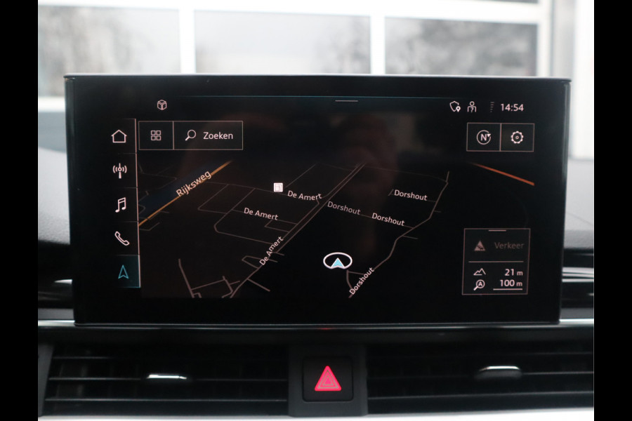 Audi A4 Avant 35 TFSI Launch edition Business / Panoramadak / Massagestoel