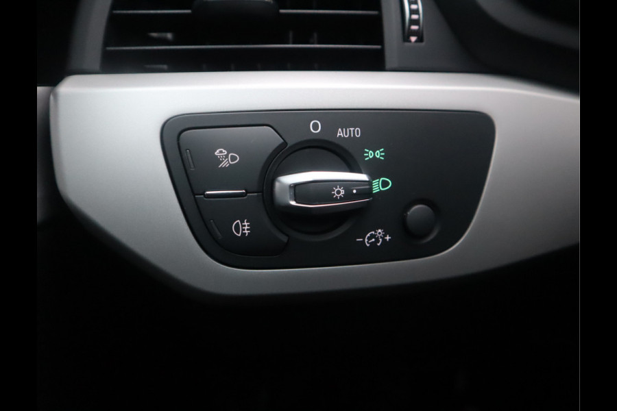 Audi A4 Avant 35 TFSI Launch edition Business / Panoramadak / Massagestoel