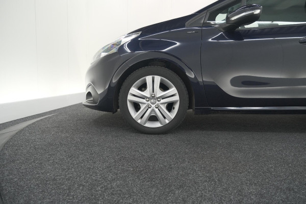 Peugeot 208 PureTech 82 Signature | Allseason banden | Navigatie | Parkeersensoren