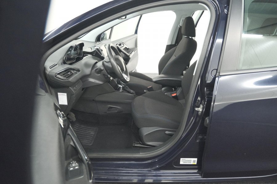 Peugeot 208 PureTech 82 Signature | Allseason banden | Navigatie | Parkeersensoren