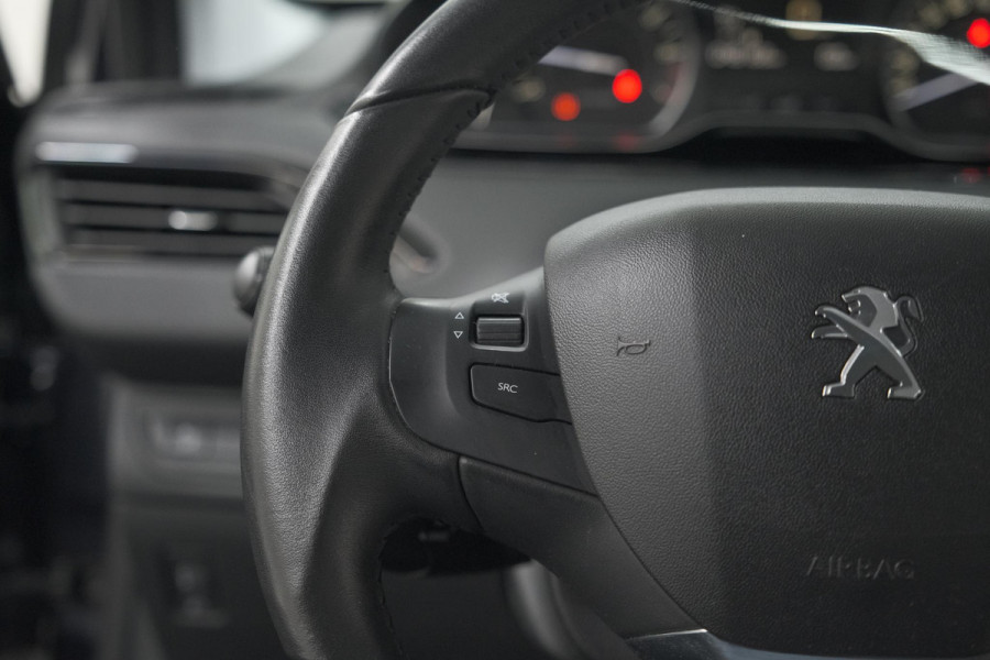 Peugeot 208 PureTech 82 Signature | Allseason banden | Navigatie | Parkeersensoren