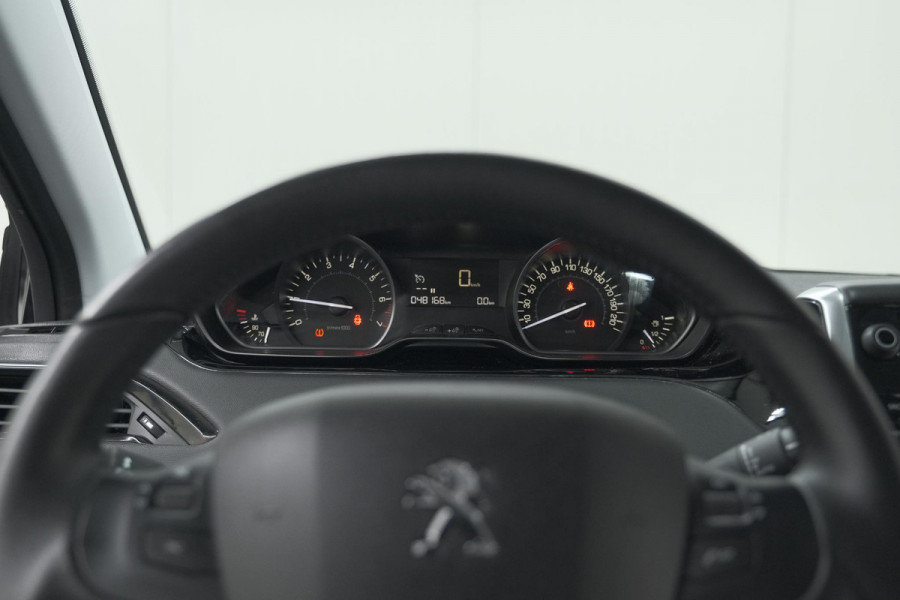 Peugeot 208 PureTech 82 Signature | Allseason banden | Navigatie | Parkeersensoren