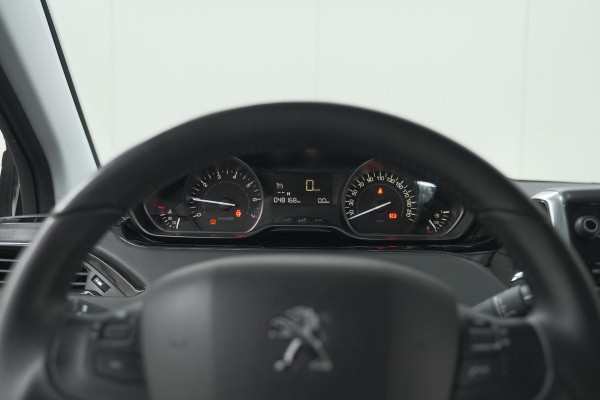 Peugeot 208 PureTech 82 Signature | Allseason banden | Navigatie | Parkeersensoren