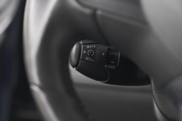 Peugeot 208 PureTech 82 Signature | Allseason banden | Navigatie | Parkeersensoren