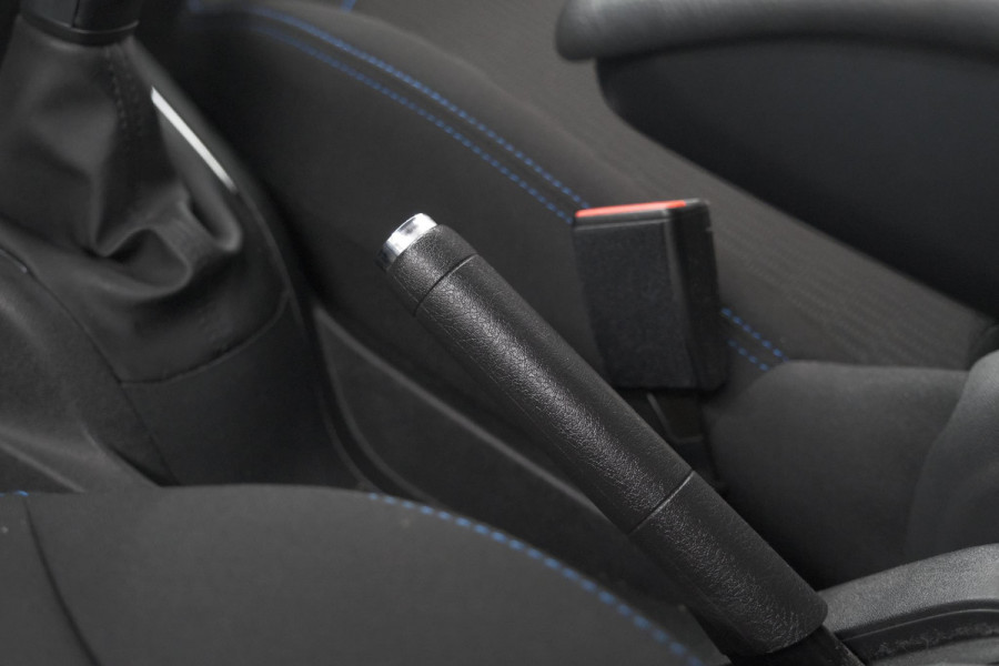 Peugeot 208 PureTech 82 Signature | Allseason banden | Navigatie | Parkeersensoren