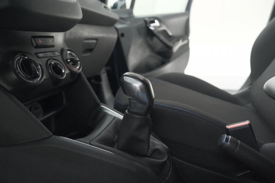 Peugeot 208 PureTech 82 Signature | Allseason banden | Navigatie | Parkeersensoren