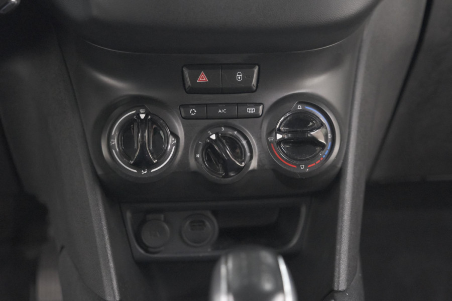 Peugeot 208 PureTech 82 Signature | Allseason banden | Navigatie | Parkeersensoren