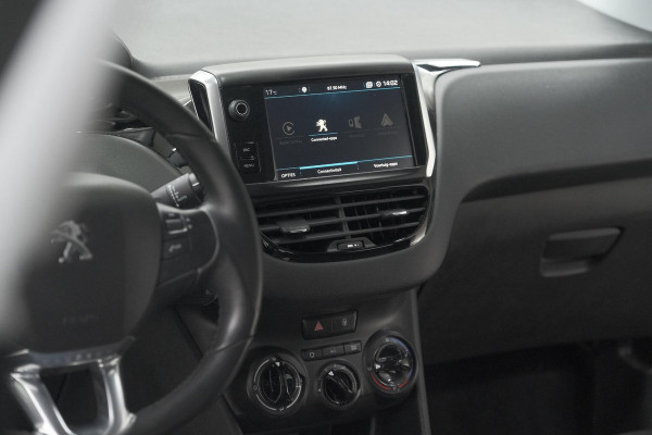 Peugeot 208 PureTech 82 Signature | Allseason banden | Navigatie | Parkeersensoren