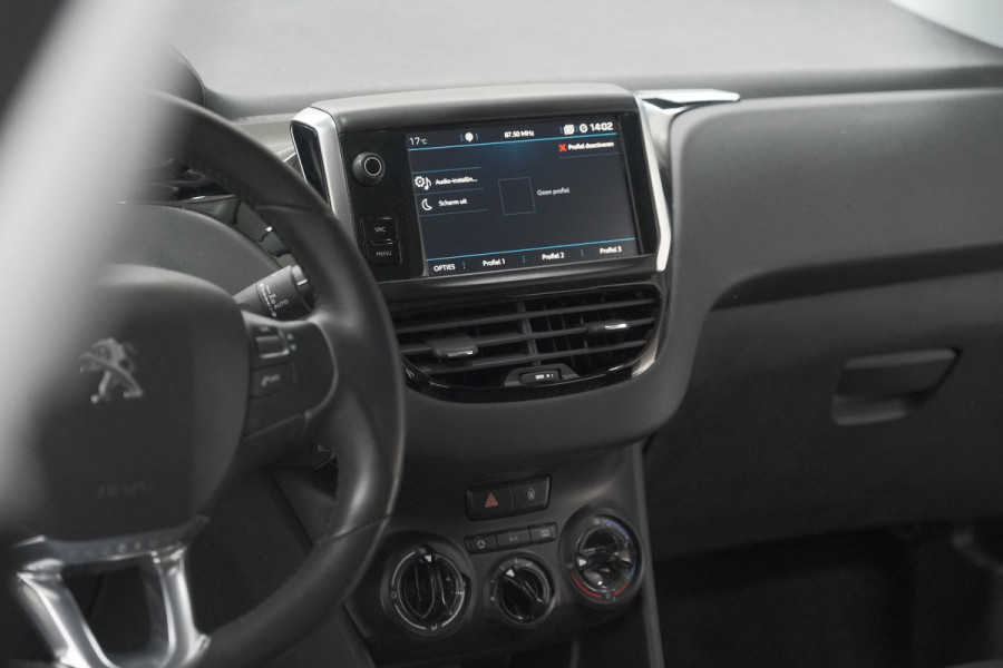 Peugeot 208 PureTech 82 Signature | Allseason banden | Navigatie | Parkeersensoren