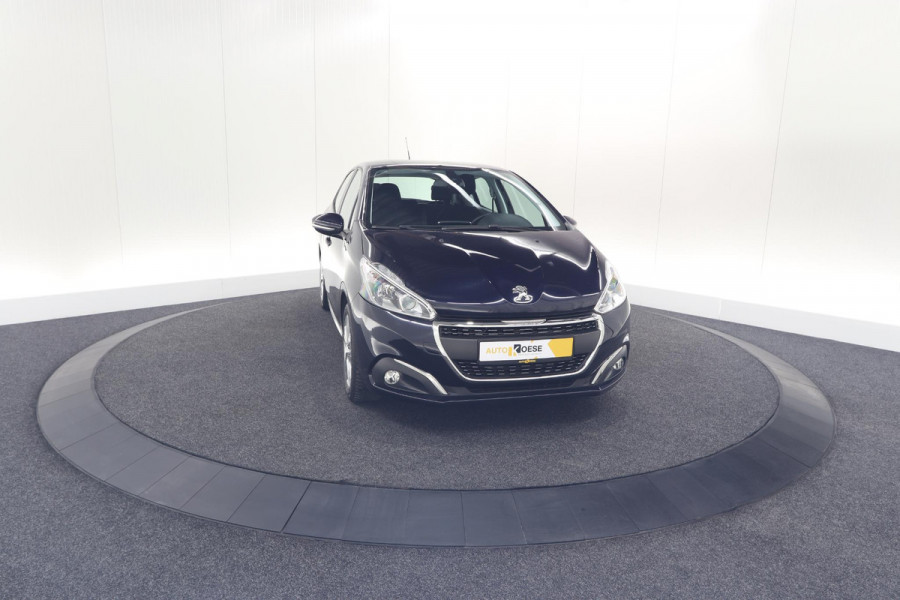 Peugeot 208 PureTech 82 Signature | Allseason banden | Navigatie | Parkeersensoren