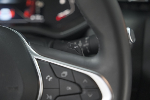 Renault Clio TCe 130 EDC Intens | Rondom Camera | Apple Carplay | Parkeersensoren | Climate Control