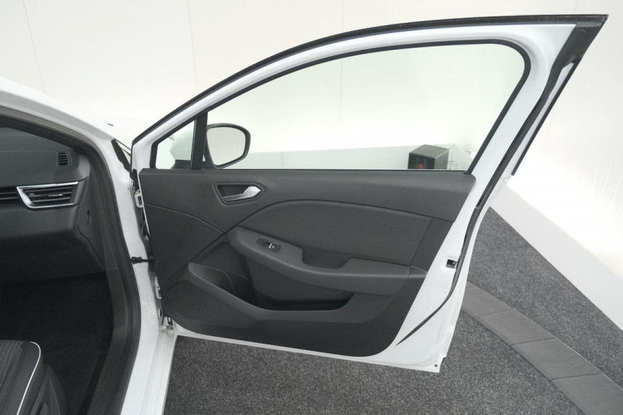 Renault Clio TCe 130 EDC Intens | Rondom Camera | Apple Carplay | Parkeersensoren | Climate Control