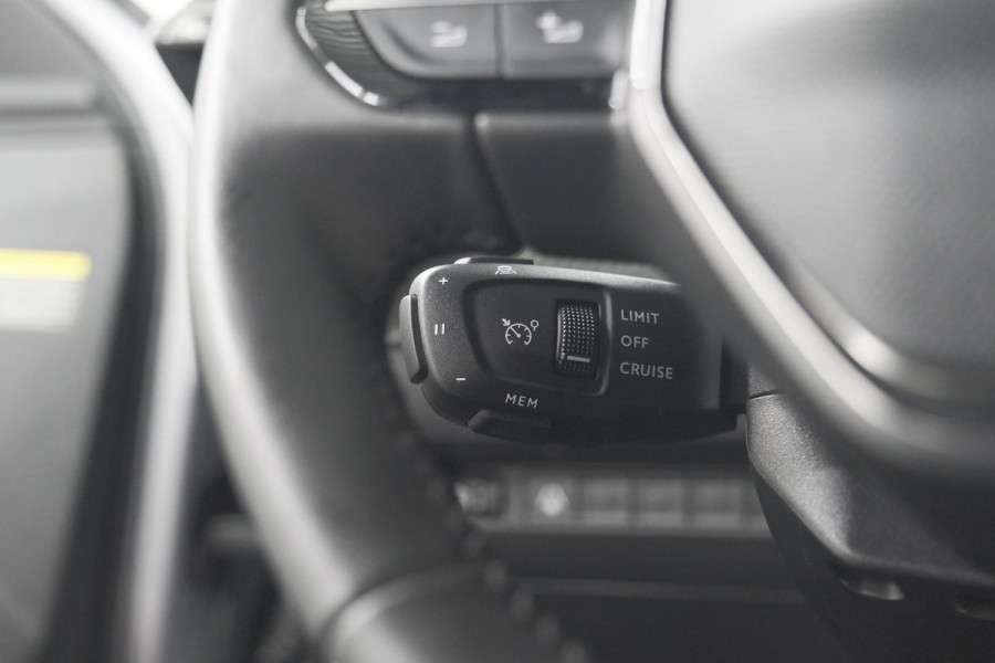 Peugeot 2008 Hybrid 136 e-DCS6 Allure | 360 Camera | Adaptieve Cruise Control | Dodehoekdetectie | Navigatie