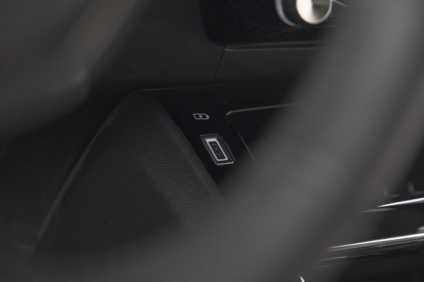 Peugeot 2008 Hybrid 136 e-DCS6 Allure | 360 Camera | Adaptieve Cruise Control | Dodehoekdetectie | Navigatie