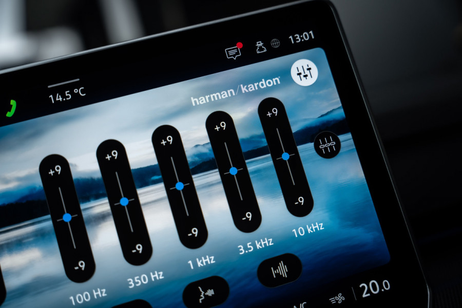 Volkswagen Golf 8.5 R 2.0 TSI 4Motion - R Performance Pack | Akrapovic | Panorama | H&K | Elek. Trekhaak