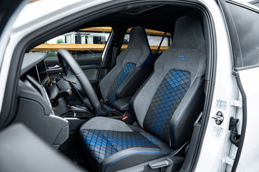 Volkswagen Golf 8.5 R 2.0 TSI 4Motion - R Performance Pack | Akrapovic | Panorama | H&K | Elek. Trekhaak