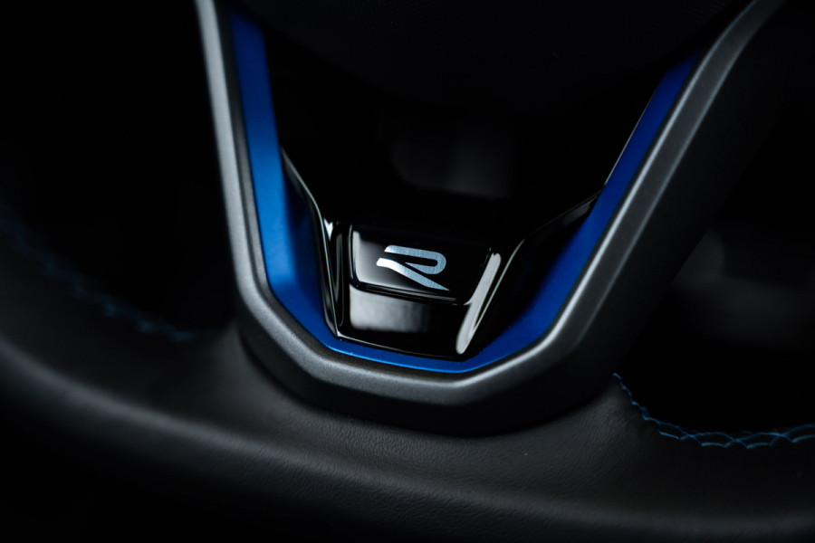 Volkswagen Golf 8.5 R 2.0 TSI 4Motion - R Performance Pack | Akrapovic | Panorama | H&K | Elek. Trekhaak