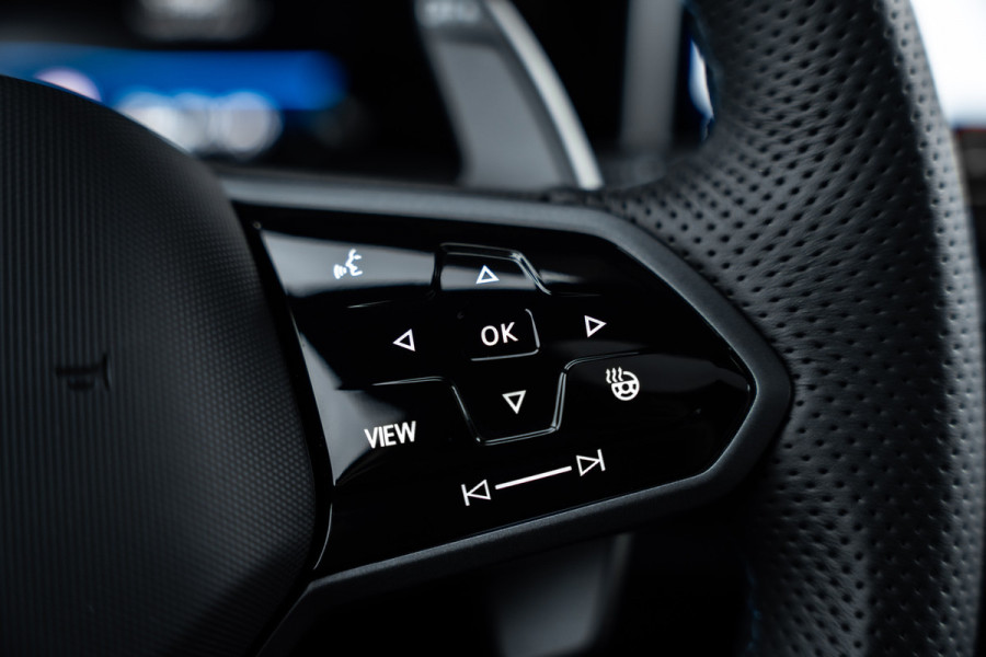 Volkswagen Golf 8.5 R 2.0 TSI 4Motion - R Performance Pack | Akrapovic | Panorama | H&K | Elek. Trekhaak