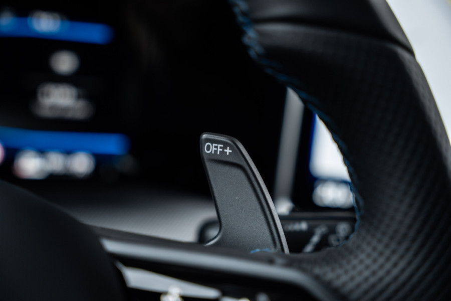 Volkswagen Golf 8.5 R 2.0 TSI 4Motion - R Performance Pack | Akrapovic | Panorama | H&K | Elek. Trekhaak