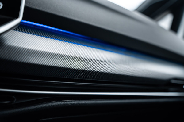 Volkswagen Golf 8.5 R 2.0 TSI 4Motion - R Performance Pack | Akrapovic | Panorama | H&K | Elek. Trekhaak