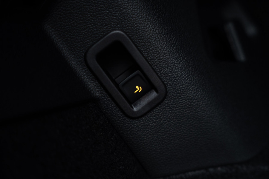 Volkswagen Golf 8.5 R 2.0 TSI 4Motion - R Performance Pack | Akrapovic | Panorama | H&K | Elek. Trekhaak