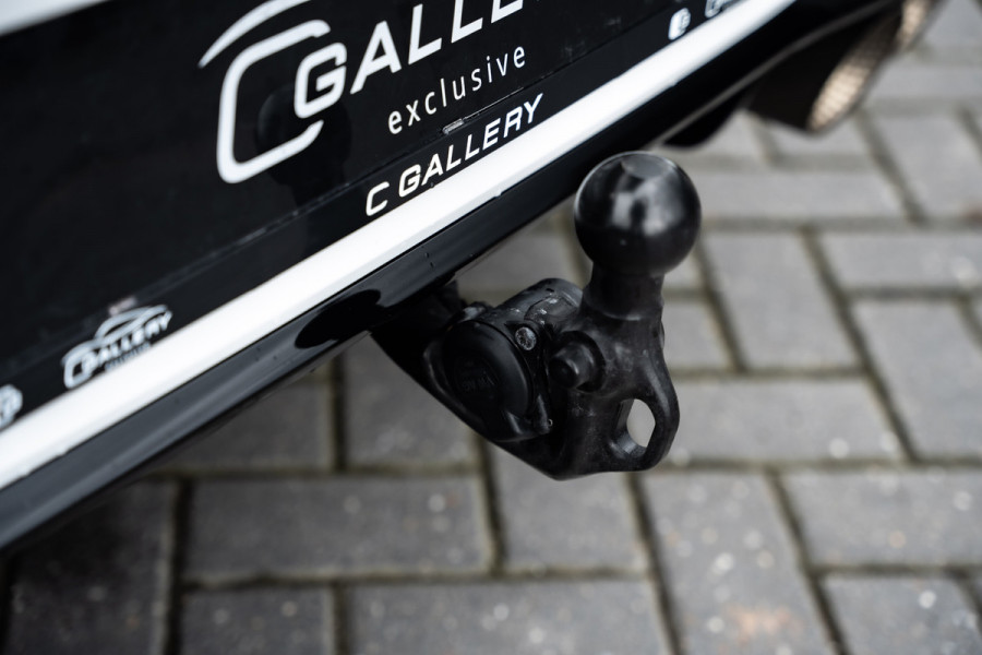 Volkswagen Golf 8.5 R 2.0 TSI 4Motion - R Performance Pack | Akrapovic | Panorama | H&K | Elek. Trekhaak