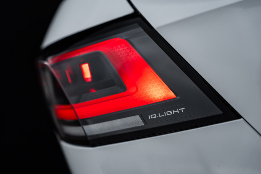 Volkswagen Golf 8.5 R 2.0 TSI 4Motion - R Performance Pack | Akrapovic | Panorama | H&K | Elek. Trekhaak