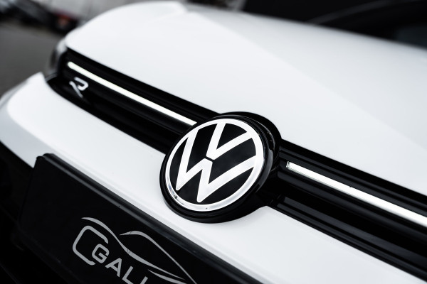 Volkswagen Golf 8.5 R 2.0 TSI 4Motion - R Performance Pack | Akrapovic | Panorama | H&K | Elek. Trekhaak