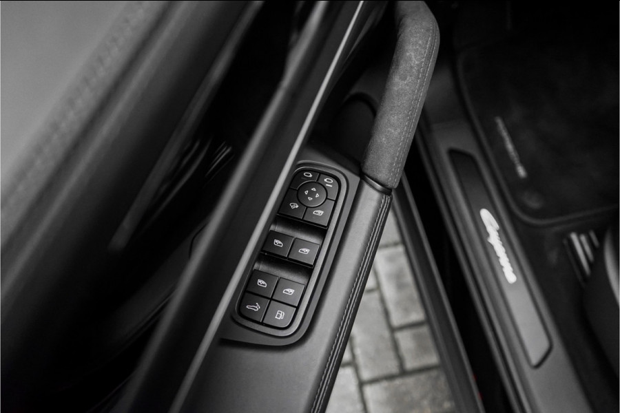 Porsche Cayenne Coupé 3.0 E-Hybrid Sport Design Burmester Inno-Drive Trekhaak 22" 1e Eig BTW