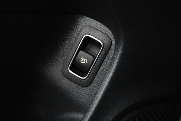 Mercedes-Benz CLA-Klasse 180 Business Solution (STOELVERWARMING, ACHTERUITRIJCAMERA, CRUISE CONTROL, PARKEERSENSOREN)