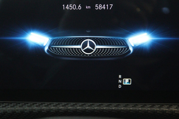 Mercedes-Benz CLA-Klasse 180 Business Solution (STOELVERWARMING, ACHTERUITRIJCAMERA, CRUISE CONTROL, PARKEERSENSOREN)