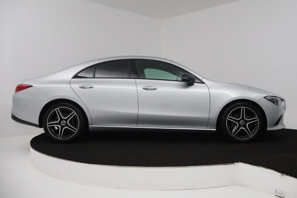 Mercedes-Benz CLA-Klasse 180 Business Solution (STOELVERWARMING, ACHTERUITRIJCAMERA, CRUISE CONTROL, PARKEERSENSOREN)