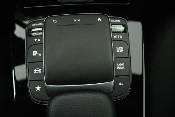 Mercedes-Benz CLA-Klasse 180 Business Solution (STOELVERWARMING, ACHTERUITRIJCAMERA, CRUISE CONTROL, PARKEERSENSOREN)