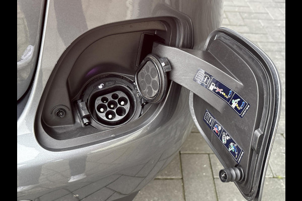 Mercedes-Benz C-Klasse Estate 300 e Avantgarde 320pk PHEV | Trekhaak | Adaptive cruise control | Stoelverwarming | Dodehoeksensoren | Elektrische stoelen met geheugenfunctie | Head up Display |