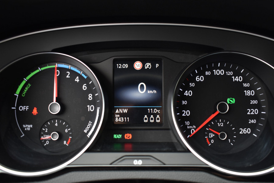 Volkswagen Passat Variant 218PK DSG HYBRID GTE BUSINESS TREKHAAK/NAVI/CAMERA