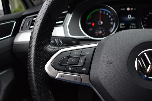 Volkswagen Passat Variant 218PK DSG HYBRID GTE BUSINESS TREKHAAK/NAVI/CAMERA