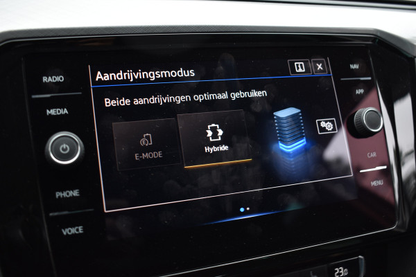 Volkswagen Passat Variant 218PK DSG HYBRID GTE BUSINESS TREKHAAK/NAVI/CAMERA