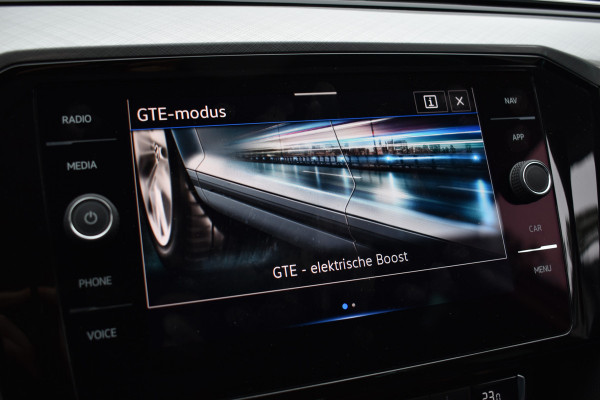 Volkswagen Passat Variant 218PK DSG HYBRID GTE BUSINESS TREKHAAK/NAVI/CAMERA