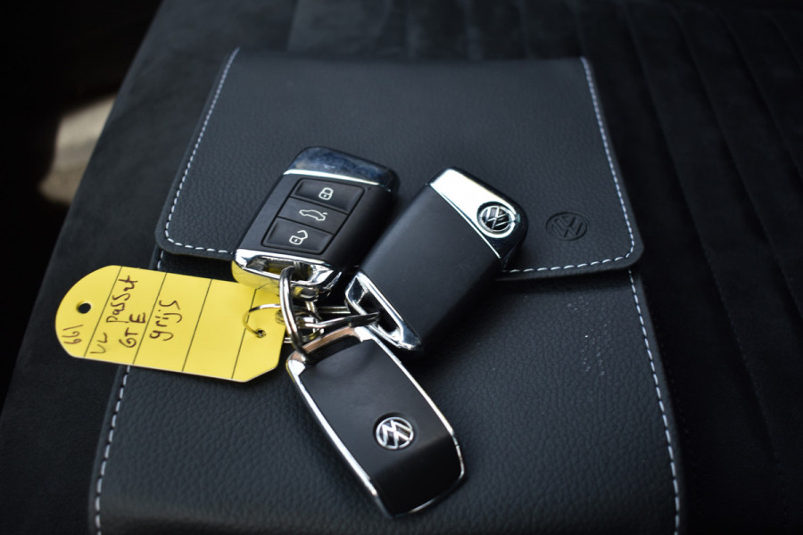 Volkswagen Passat Variant 218PK DSG HYBRID GTE BUSINESS TREKHAAK/IQ-LIGHT/VIRTUAL/LEDER