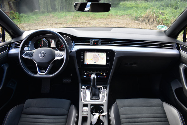 Volkswagen Passat Variant 218PK DSG HYBRID GTE BUSINESS LEDER/CAMERA/TREKHAAK/IQ-LIGHT