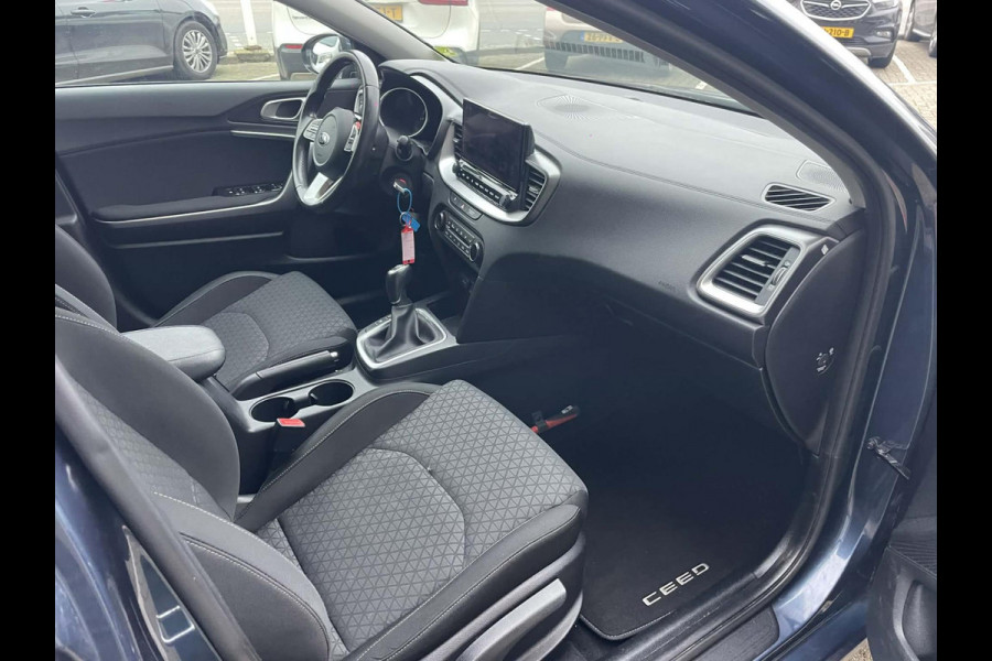 Kia Ceed 1.0 T-GDi DynamicLine / camera