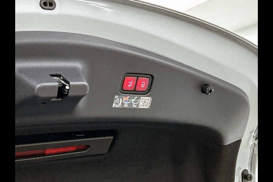 Mercedes-Benz CLE Coupé 300 e AMG Plug-In Hybride AMG Line Premium Plus | Night Pakket | Trekhaak | Distronic | Panorama Schuif-Kanteldak | Stuur en Stoelverwarming. Inclusief 24 maanden MB Certified garantie voor Europa.