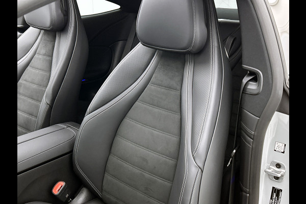 Mercedes-Benz CLE Coupé 300 e AMG Plug-In Hybride AMG Line Premium Plus | Night Pakket | Trekhaak | Distronic | Panorama Schuif-Kanteldak | Stuur en Stoelverwarming. Inclusief 24 maanden MB Certified garantie voor Europa.